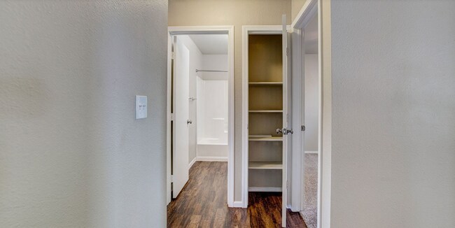 Building Photo - 747 Ponderosa Dr