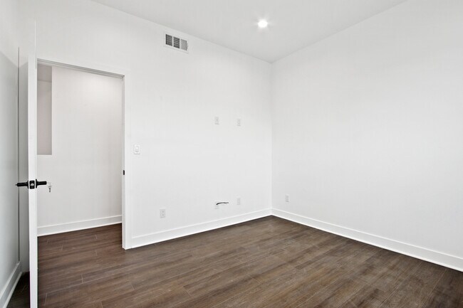 Building Photo - 1139 S Lorena St