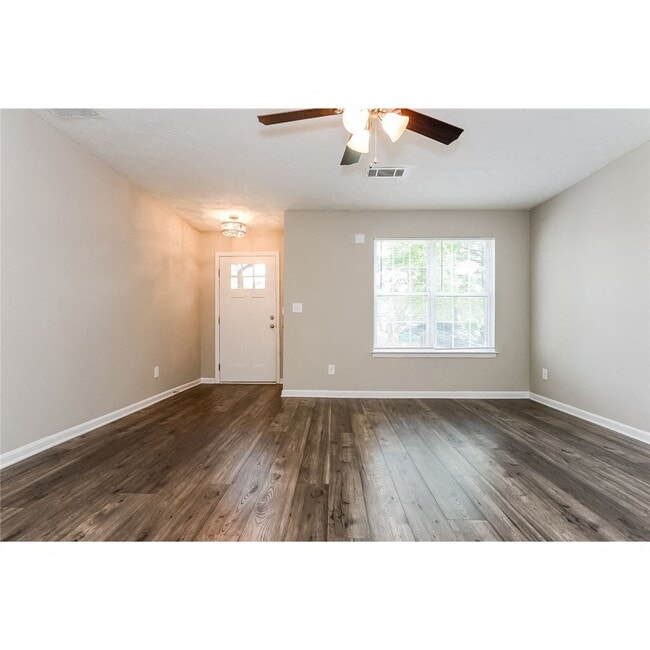 Building Photo - 4247 Chestnut Lake Ave