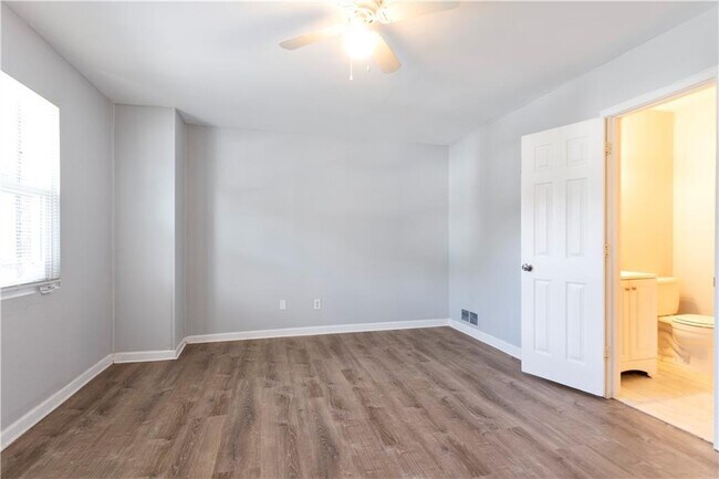 Building Photo - 1441 Springleaf Cir SE