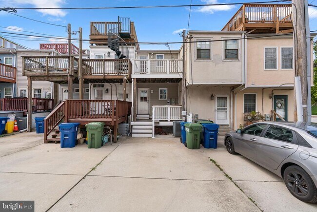 Building Photo - 1405 Reynolds St