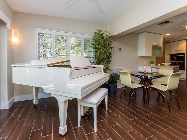 Building Photo - 2319 NE 16th Ave