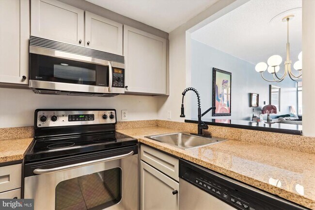 Building Photo - 1150 K St NW