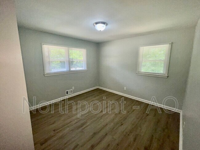 Building Photo - 6040 Brookdale Ln SW