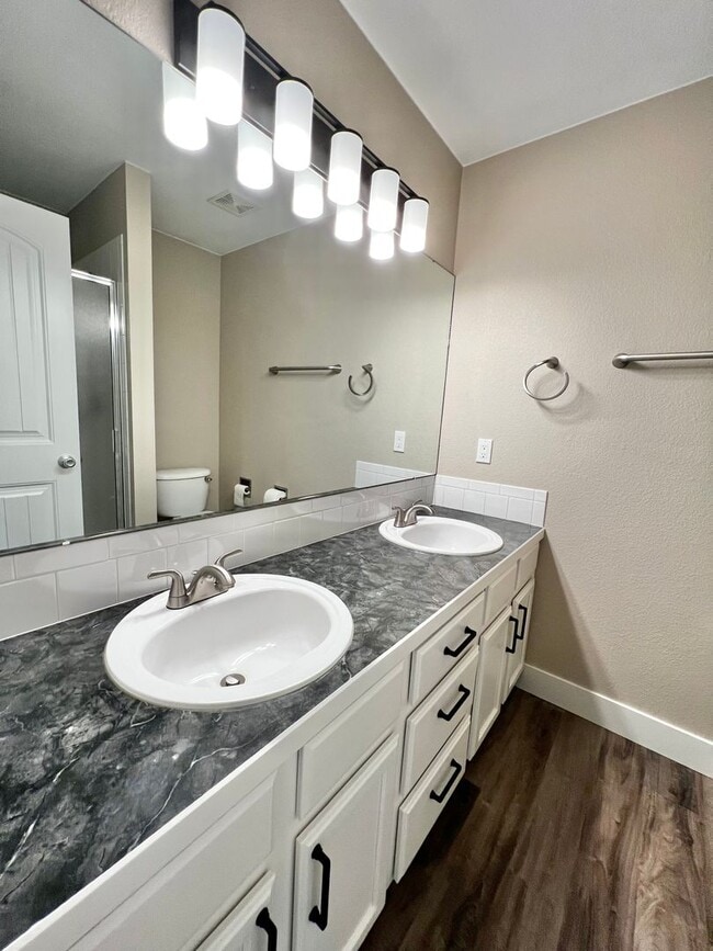 Building Photo - Spacious 3 bed, 2.5 bath home in Central Fort Collins