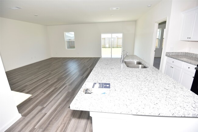 Building Photo - 21650 Cottage Ln