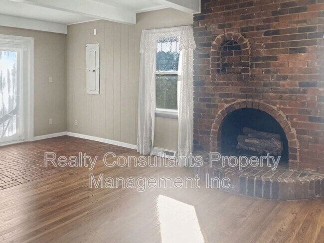 Building Photo - 3222 S Elm-Eugene St