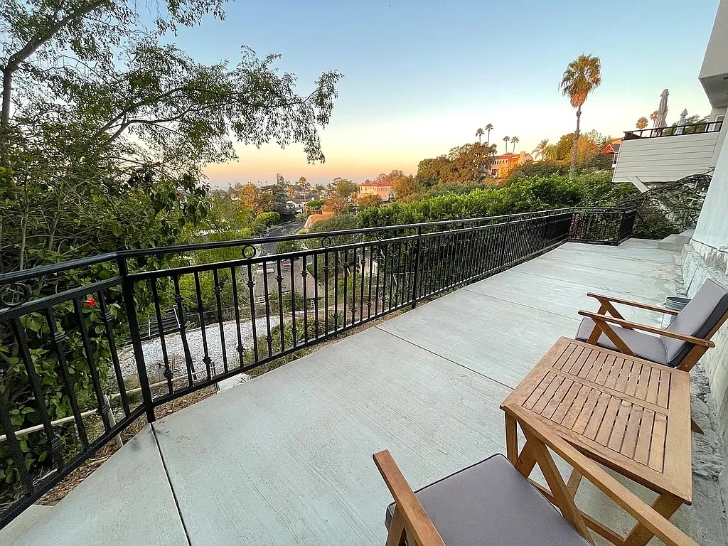 Building Photo - 3632 Amesbury Rd