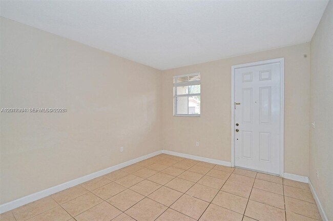 Building Photo - 1048 NE 208th St