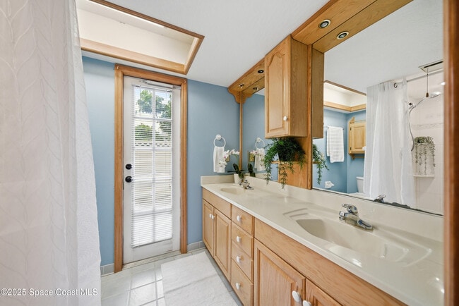 Building Photo - 2108 Rosewood Dr