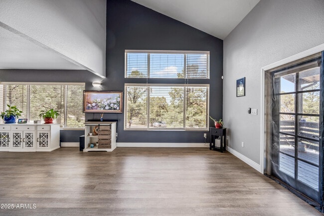 Building Photo - 1207 N Arrowhead Dr