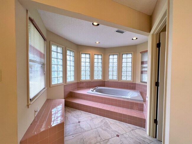 Building Photo - GREAT FARRAGUT LOCATION WITH INVITING FRONT PORCH CHARM!!!