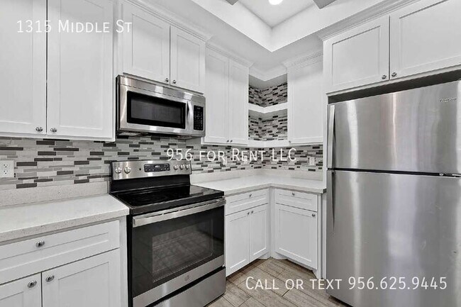 Building Photo - 1315 Middle St