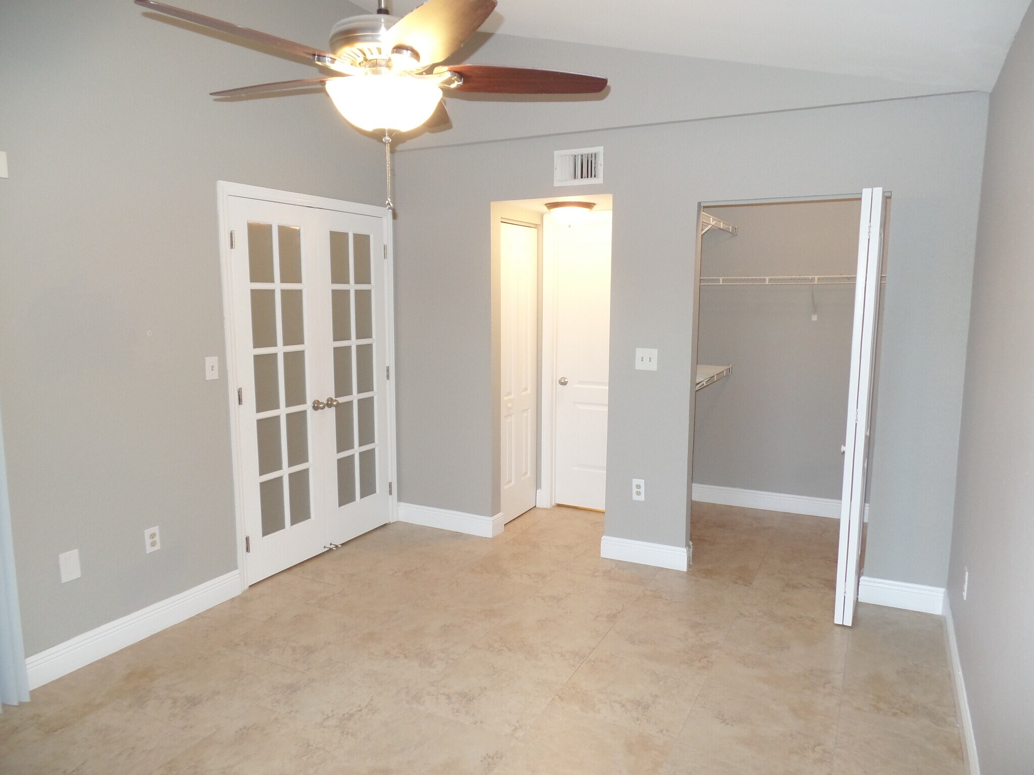 Building Photo - 2820 N Oakland Forest Dr
