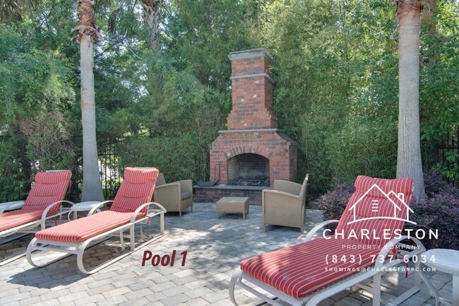 Building Photo - 45 Sycamore Ave