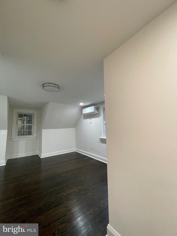 Building Photo - 420 Woodford St