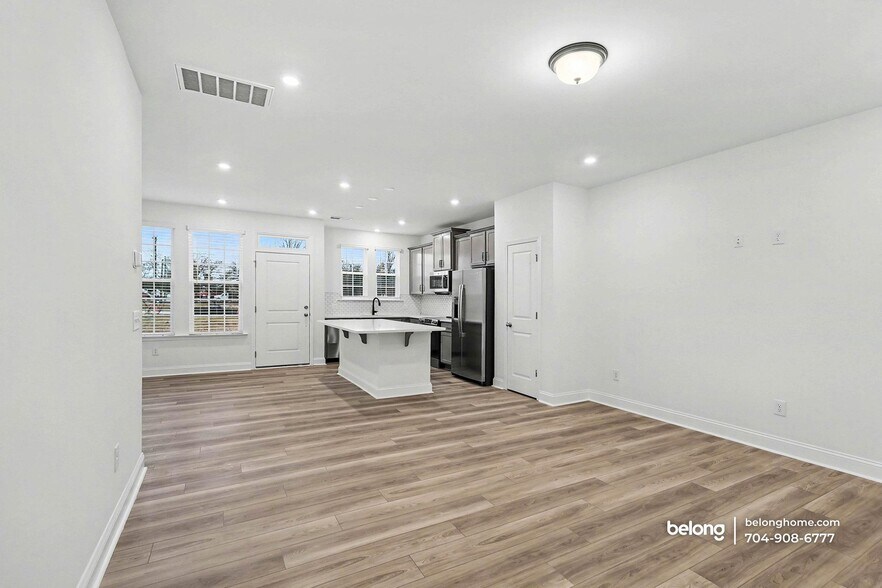 Building Photo - 2911 Herringbone Rd