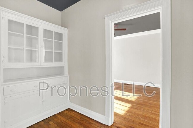 Building Photo - 312 S Cleveland St