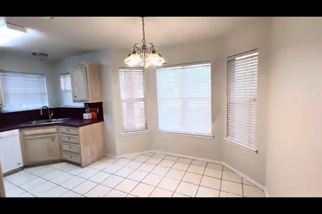 Building Photo - Awesome home in quiet. Culdesac