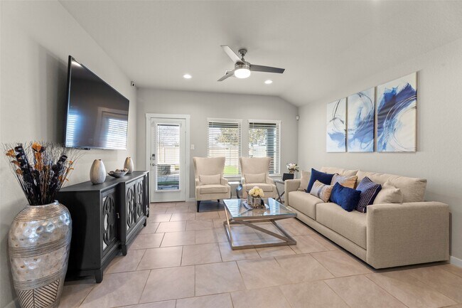 Building Photo - 7526 Highland Chase Dr