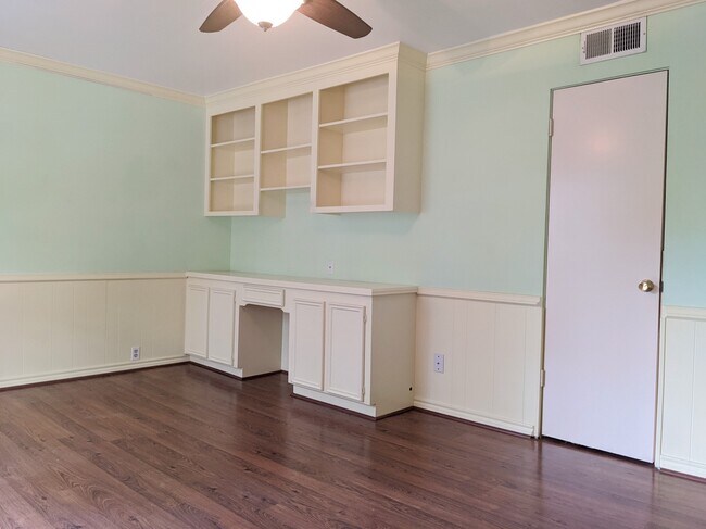 Building Photo - 3108 Vossdale Rd