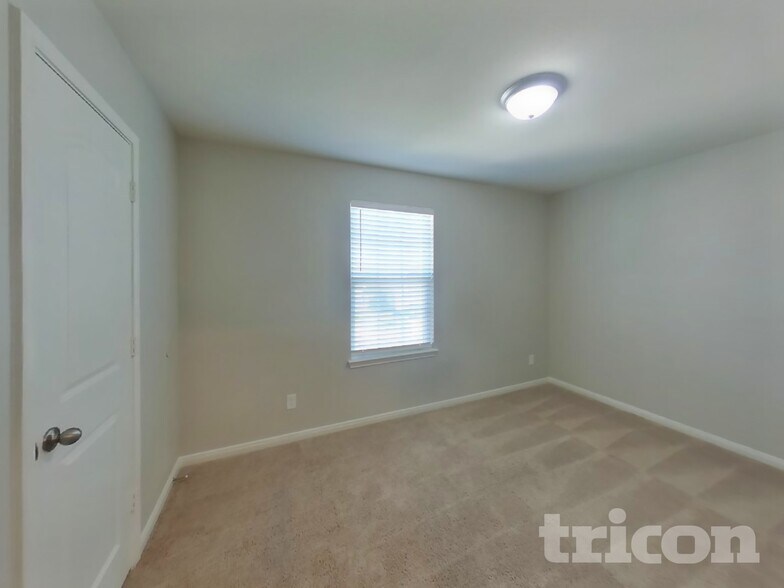 Building Photo - 11826 Davalos Ln