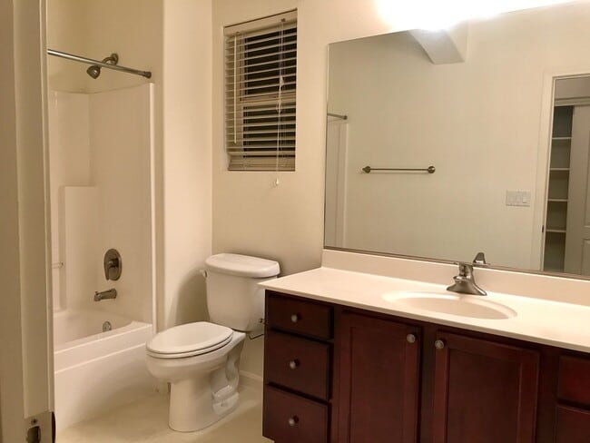 Building Photo - Northwest 2 story home with beautiful city...