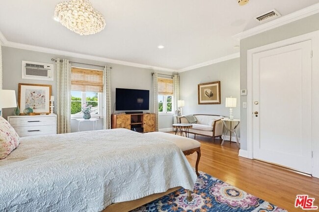 Building Photo - 516 S Rimpau Blvd