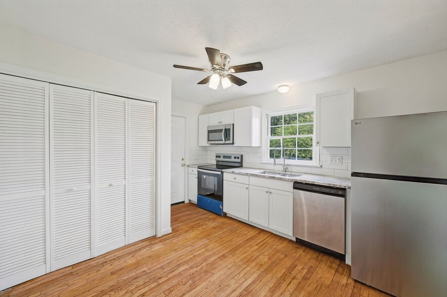 Building Photo - 300 Marlin Dr