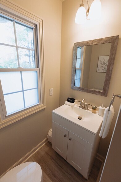 Building Photo - 308 Lamont St