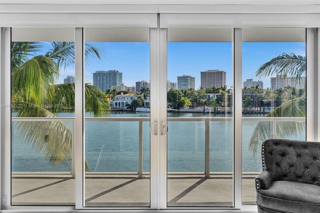 Building Photo - 9901 E Bay Harbor Dr