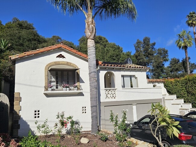 Building Photo - 1212 W Micheltorena St