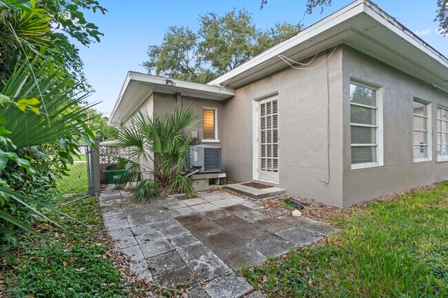 Building Photo - 2192 Belmar Dr