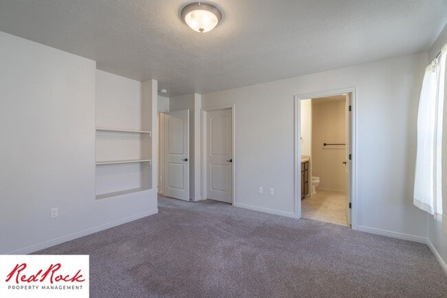 Building Photo - 3 Bedroom Townhome in Buena Vista Community