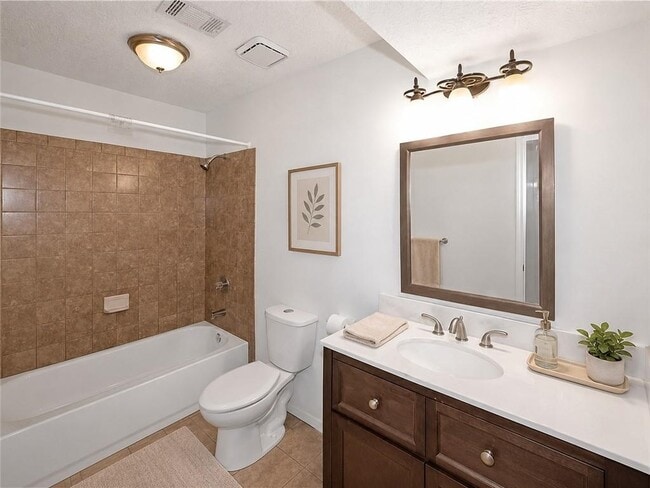 Building Photo - 6447 River Park Dr