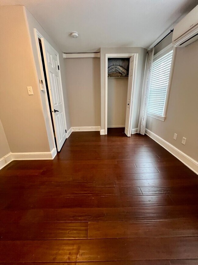 Building Photo - Stunning 4-Bedroom Townhome in the Heart of Fishtown! Available NOW!