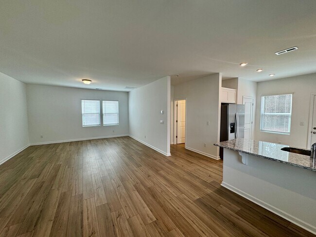 Building Photo - 4BR/2.5BA Two Car Garage in Element Park