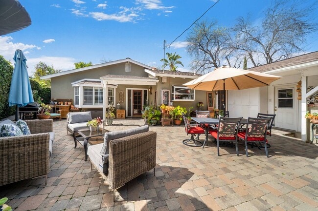 Building Photo - 4571 Canoga Dr