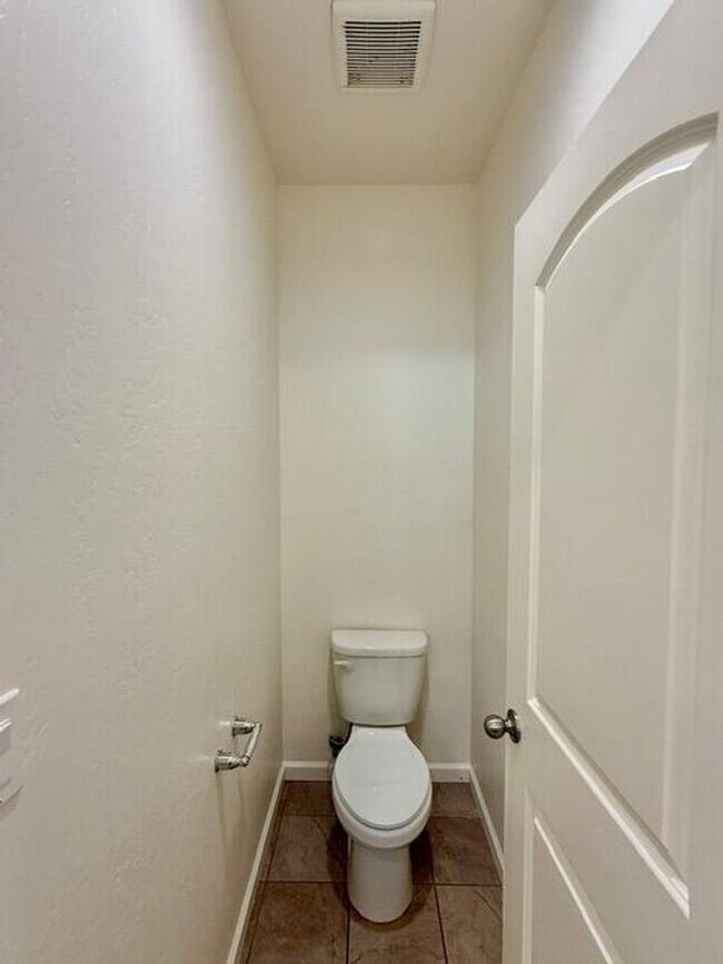 Building Photo - 1762 Bolton Ave