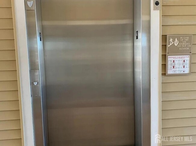 Building Photo - 542 E Celebration Way