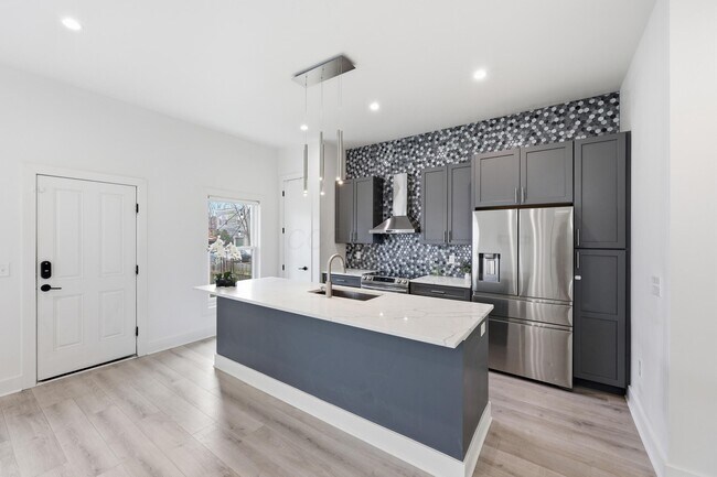 Building Photo - 1102 Summit St