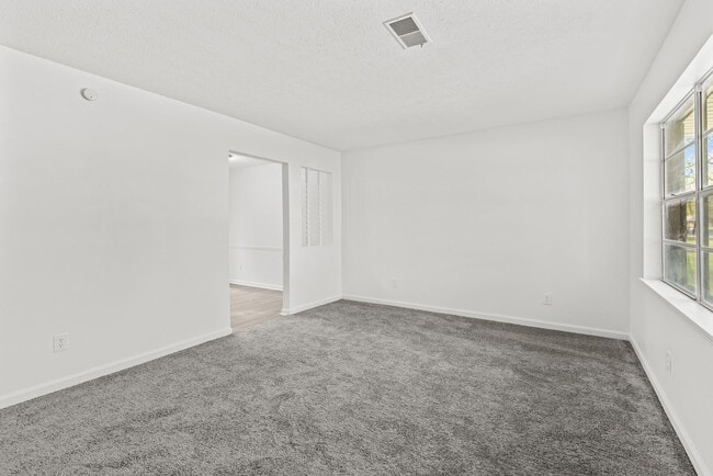 Building Photo - Charming 3 Bedroom, 2 Bathroom house