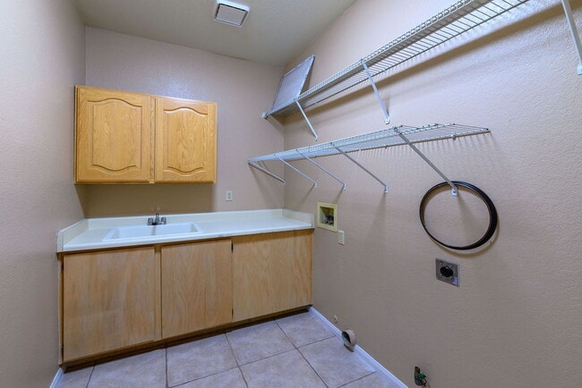 Building Photo - "Discover Comfort & Style: Spacious 3-Bedroom, 2-Bath Home in Las Vegas, NV!"