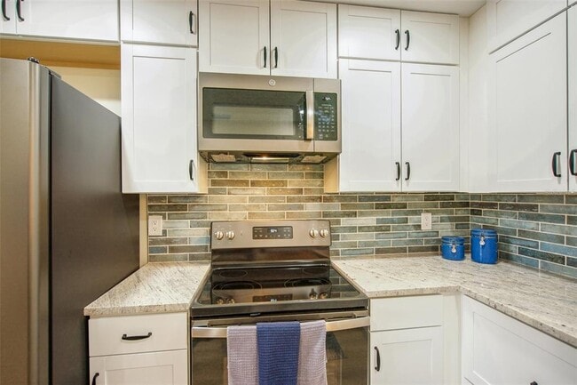 Building Photo - 5793 Avista Dr
