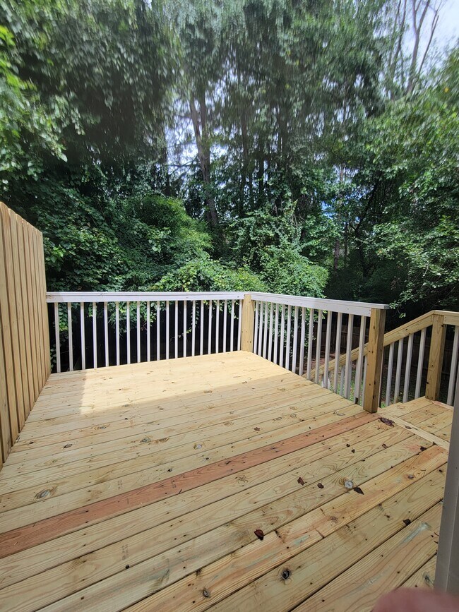 Building Photo - 100 Bramble Ct