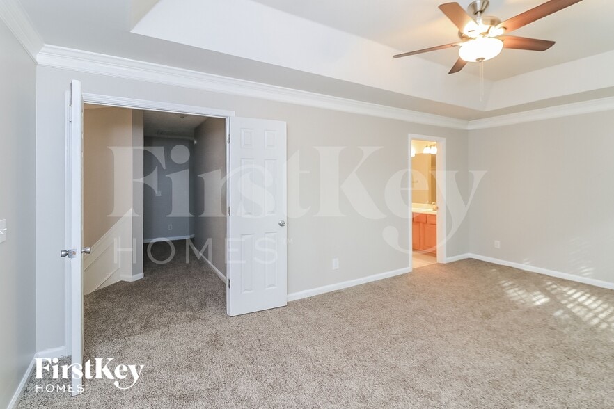 Building Photo - 115 Weatherstone Dr