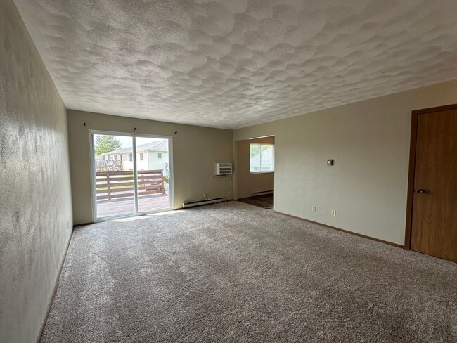 Building Photo - 1102 8th St Ct