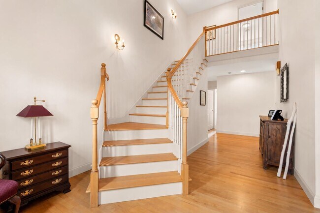 Building Photo - 295 Wadleigh Falls Rd