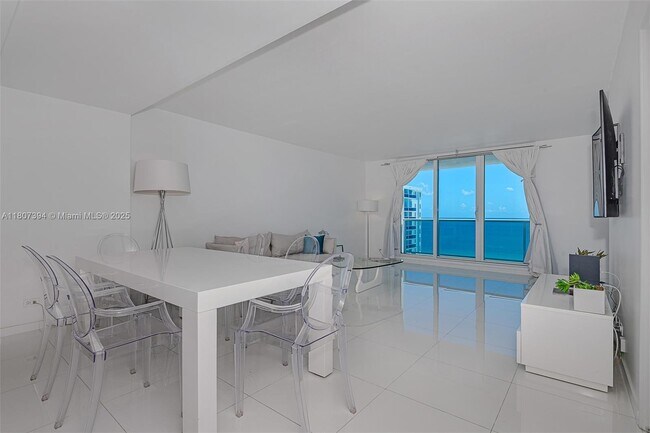 Building Photo - 2301 Collins Ave