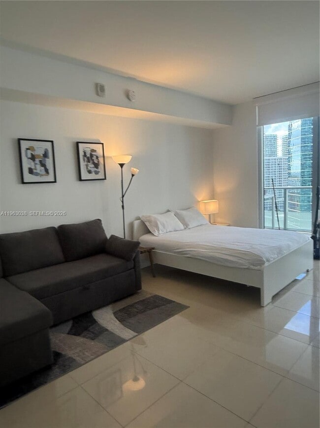 Building Photo - 1300 Brickell Bay Dr